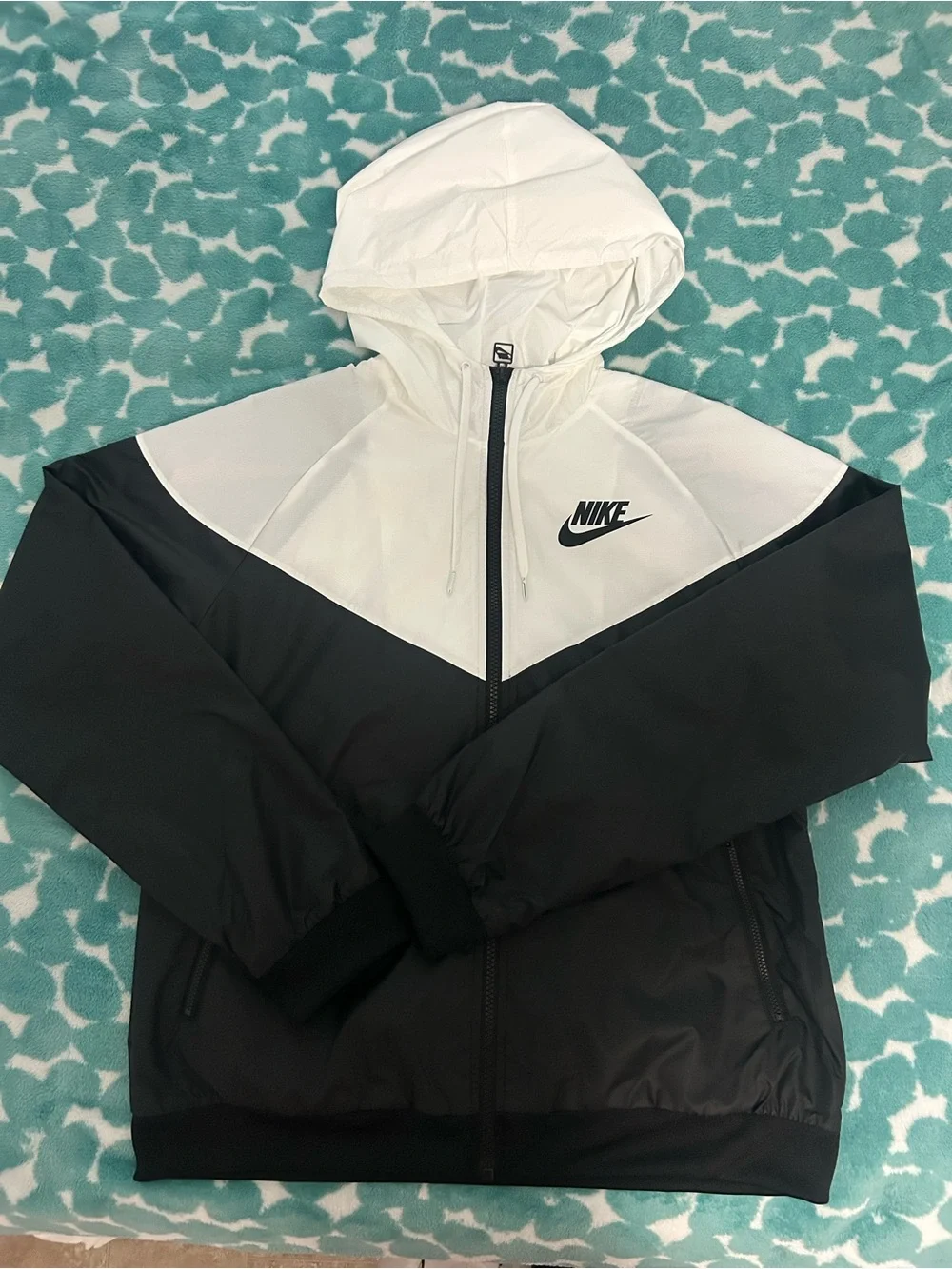 Women’s Nike Black and White Hooded Windbreaker Jacket